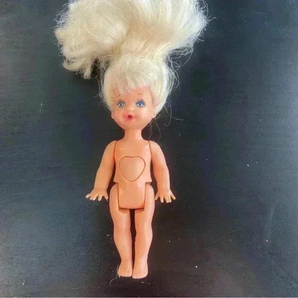 1996‎ Mattel Blonde Girl Doll Posable Squirts Water
